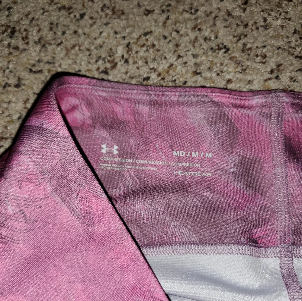 NWOT Under Armour Heat Gear Compression Athletic Leggings Printed PINK